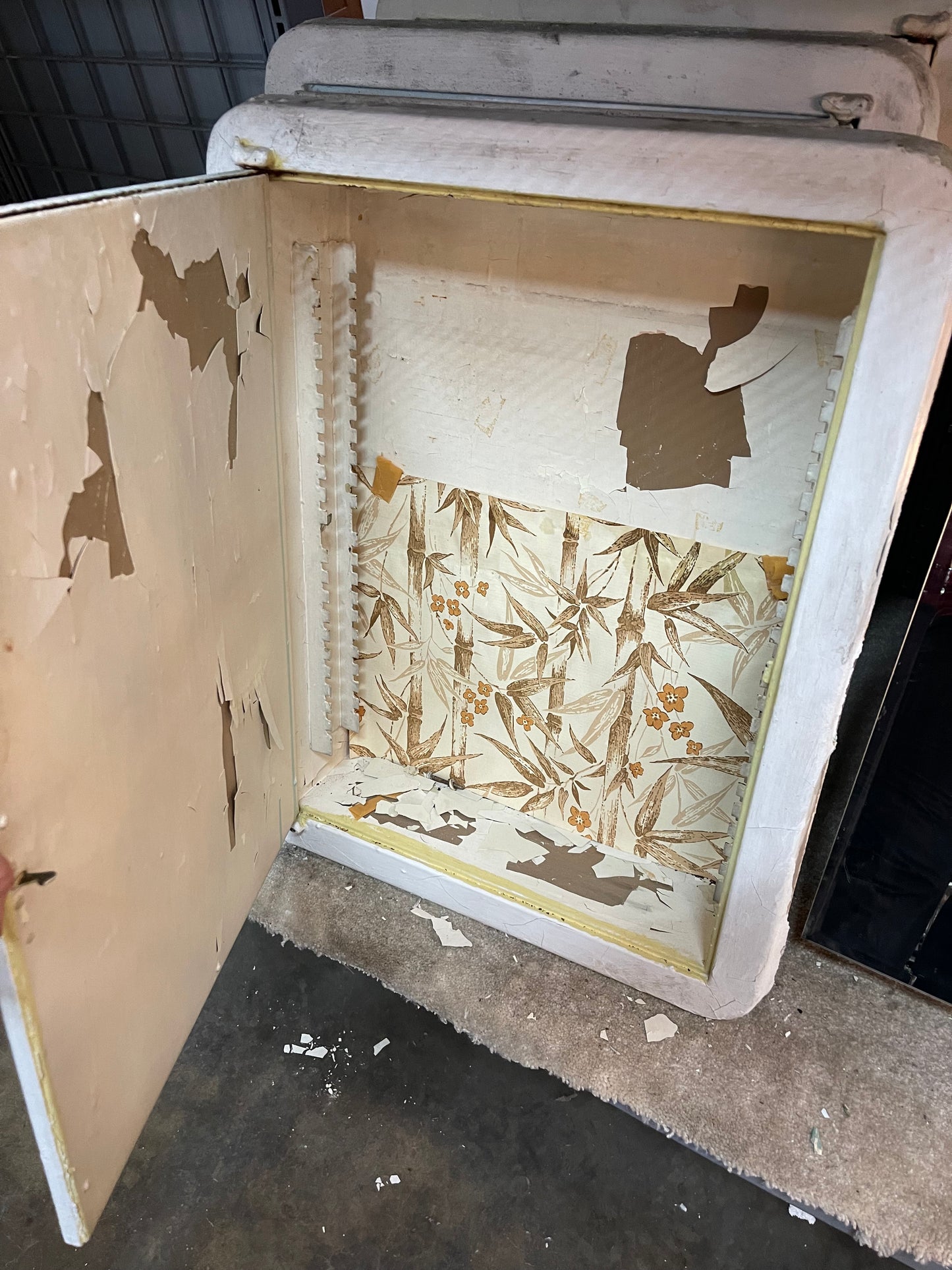 Metal Bungalow Medicine Cabinet