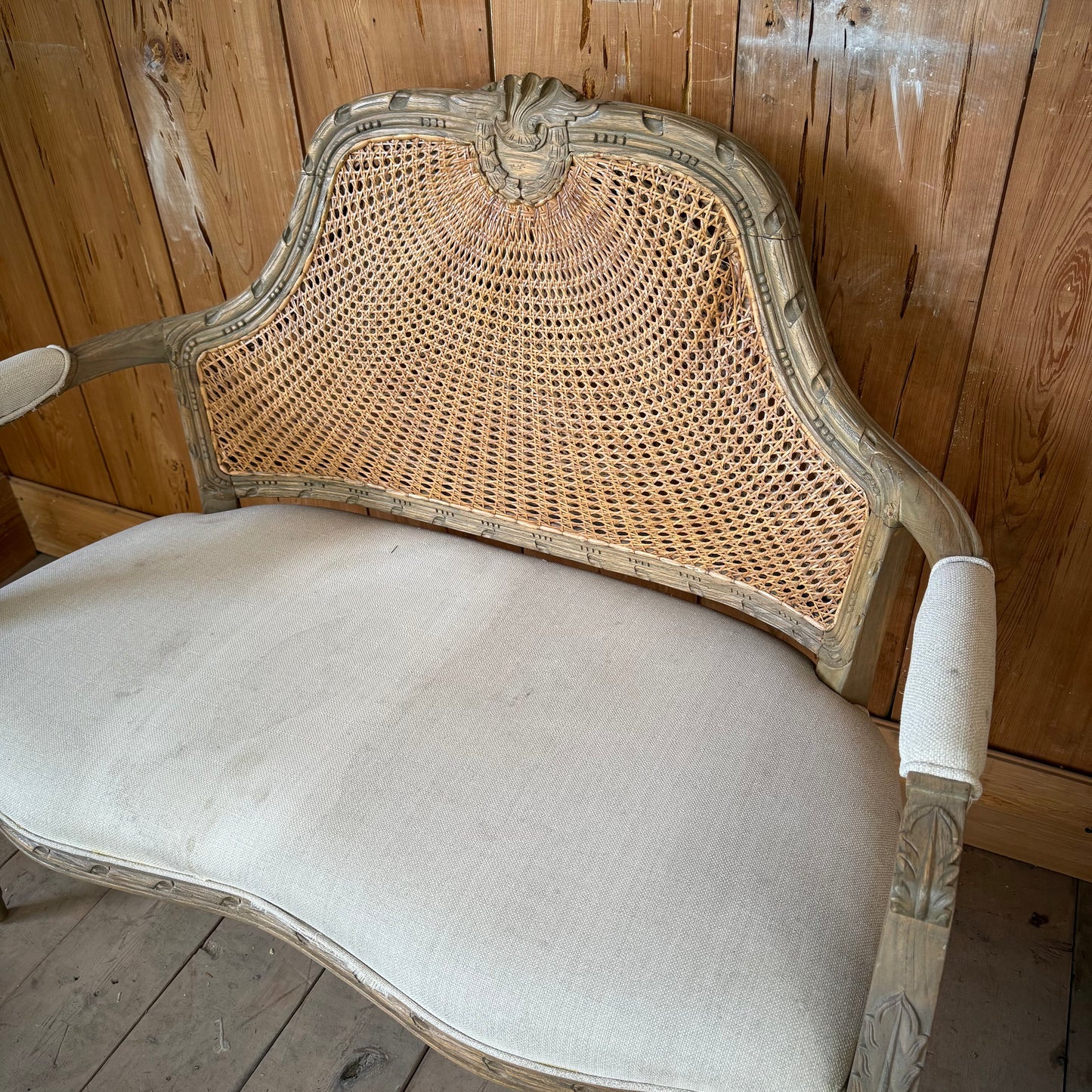 Wicker and Linen Setee