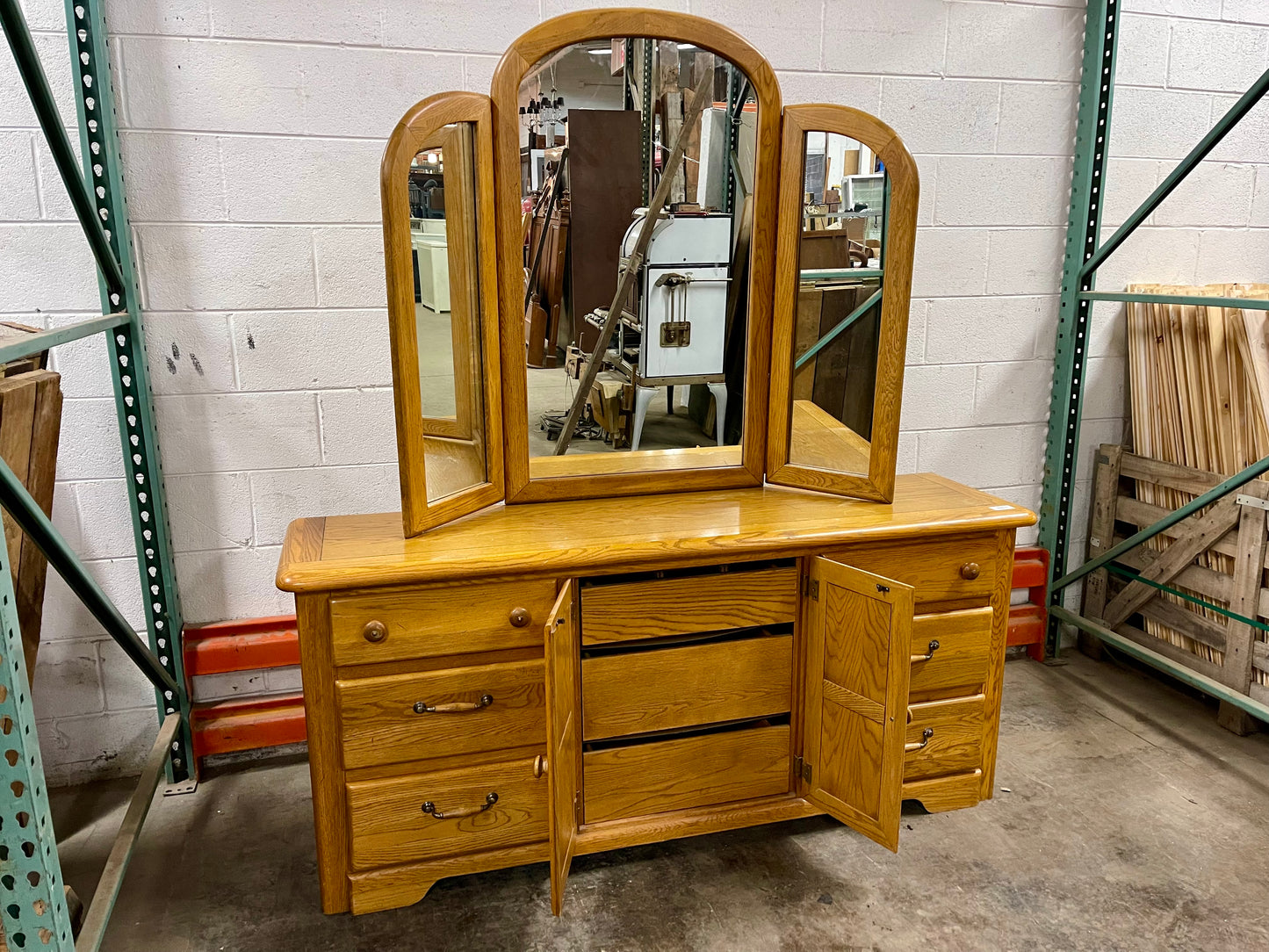 Dresser With Trifold Mirror