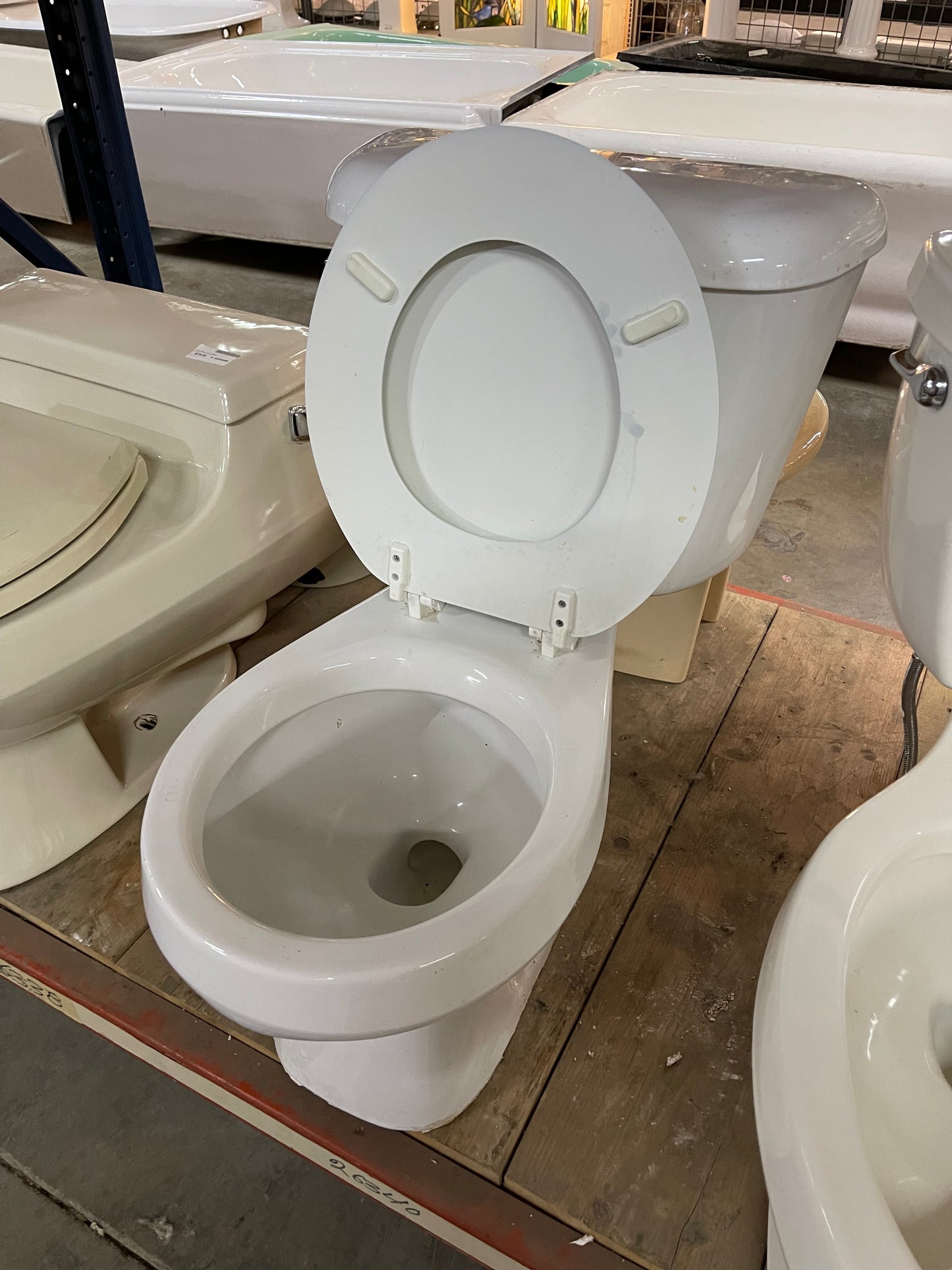 Mansfield Toilet