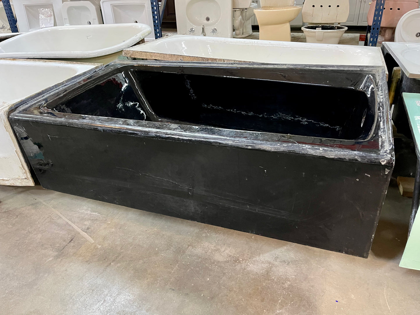 Black Apron Bathtub
