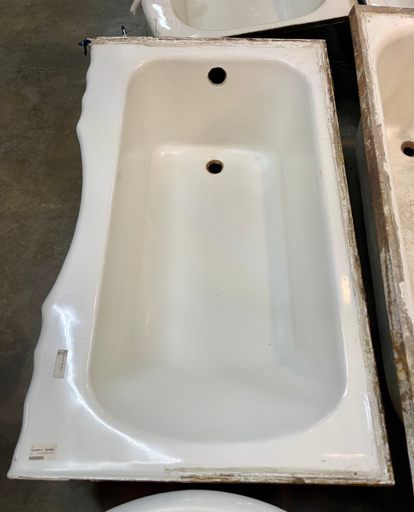 Cast Iron Scalloped Apron Bathtub
