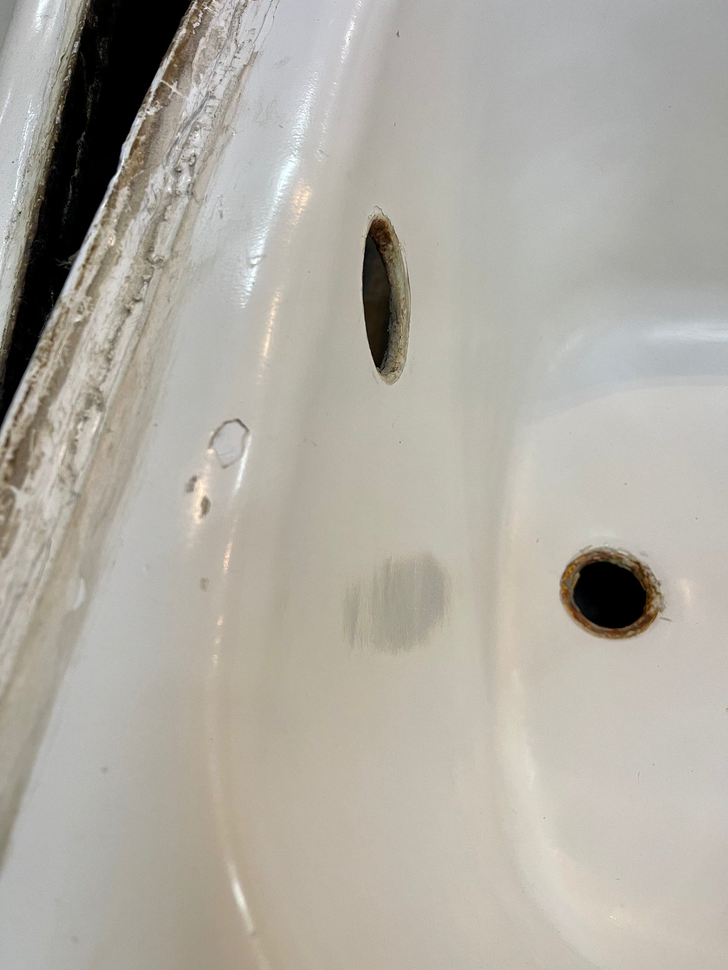 Cast Iron Scalloped Apron Bathtub