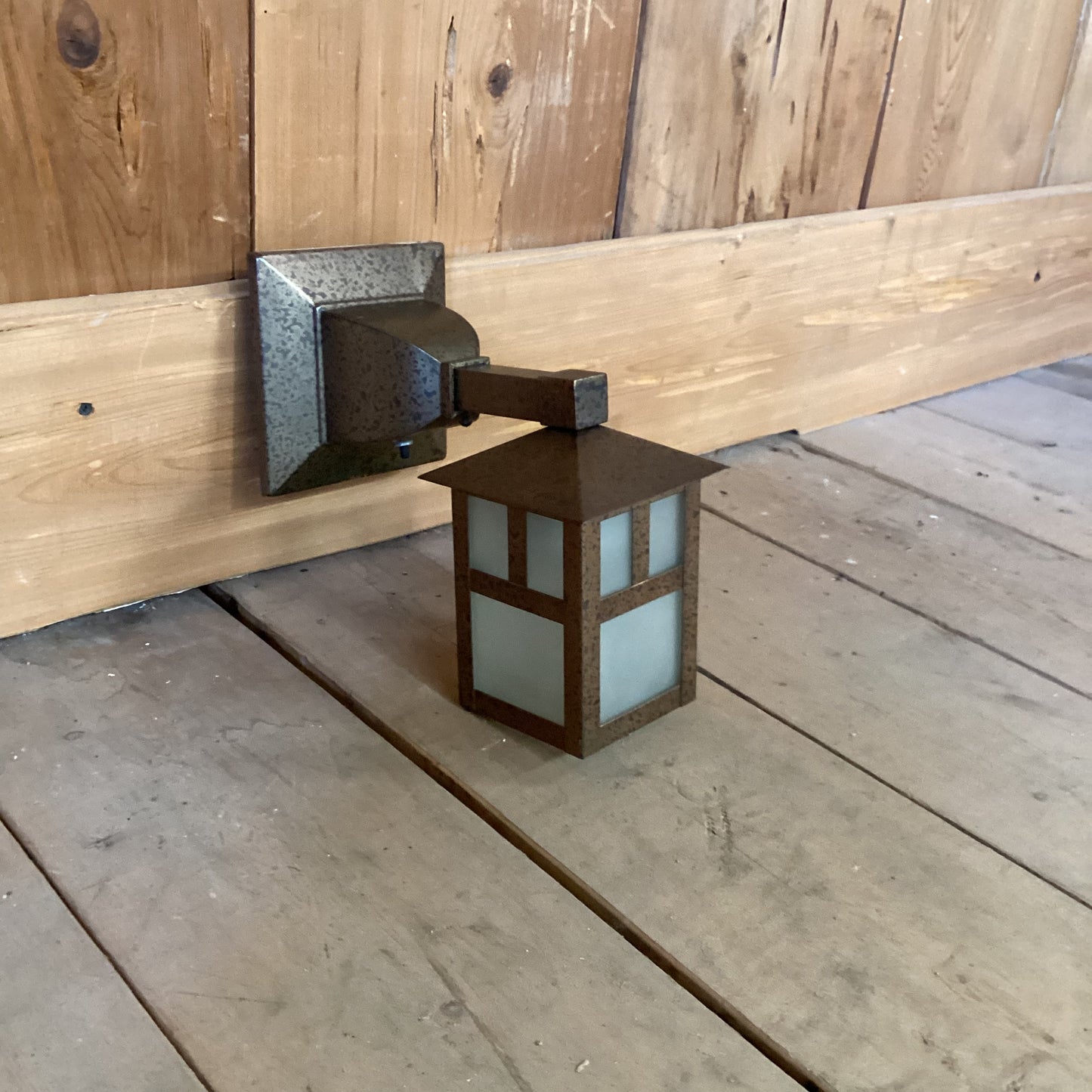 Single Bulb Sconce