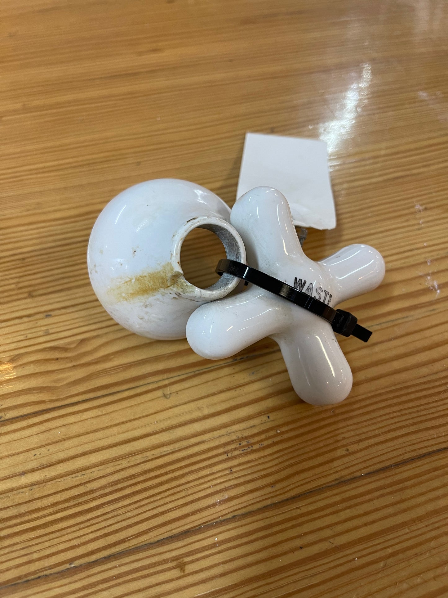 Porcelain Waste Handle & Escutcheon