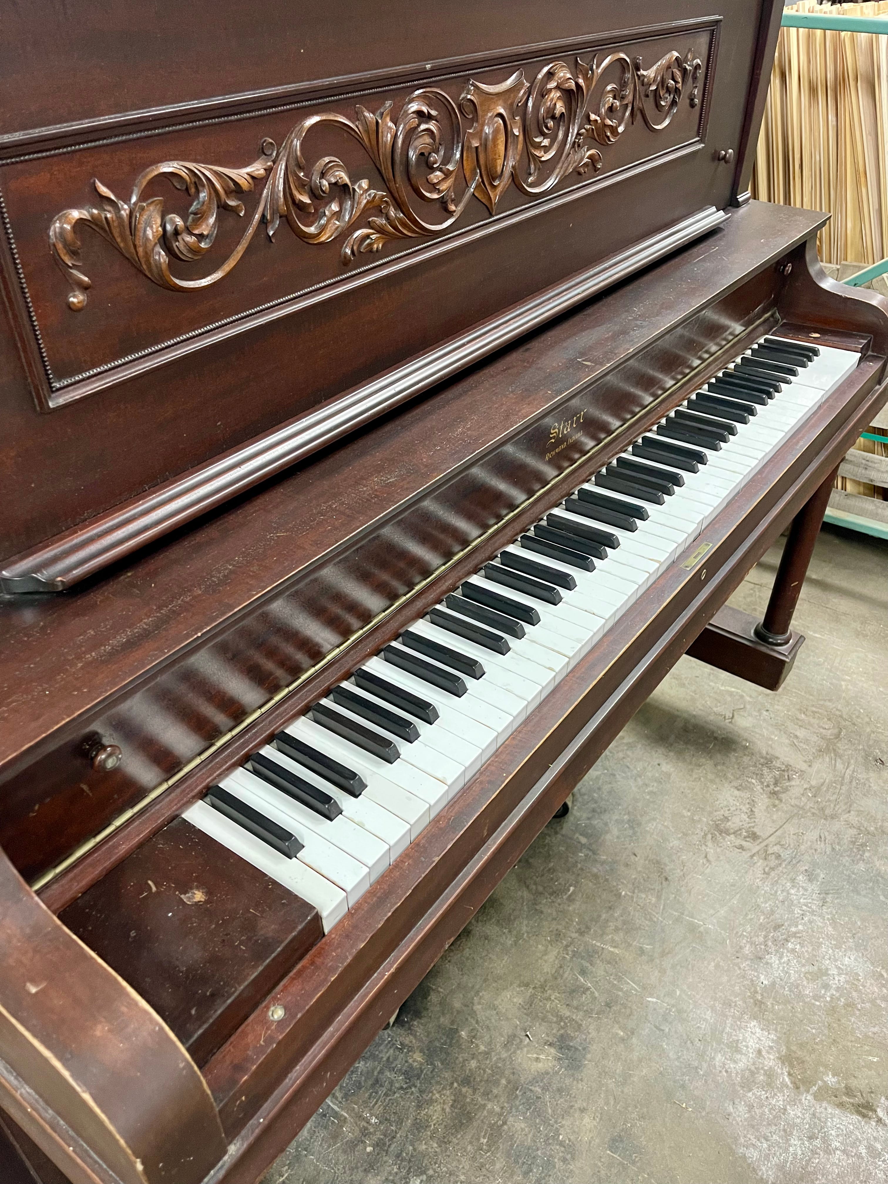 Antiikki Starr Upright Piano – UudelleenkäyttöAntiikki Starr Upright Piano – Uudelleenkäyttö  