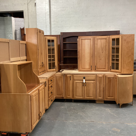 Maple Kitchen Cabinet Set