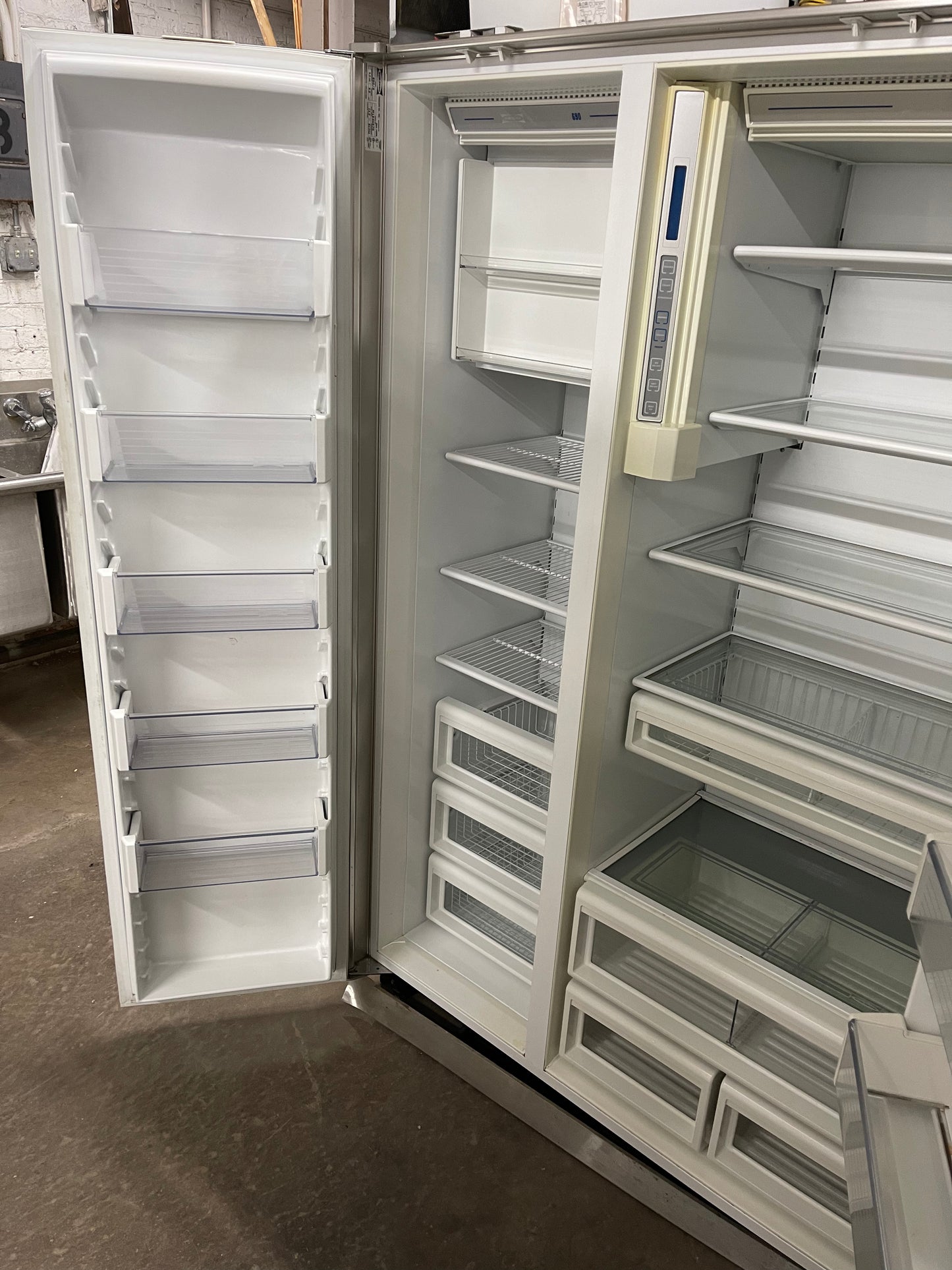 SUB-ZERO Refrigerator/Freezer